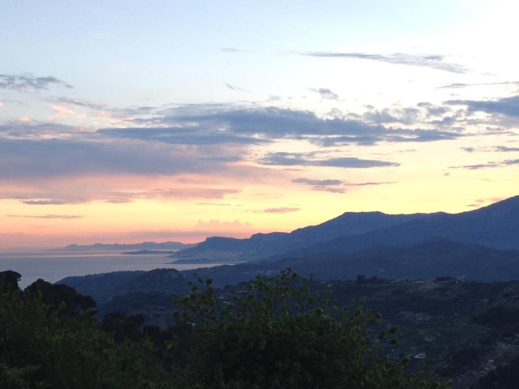 Appartamento Sunset With View In Seborga Esterno foto